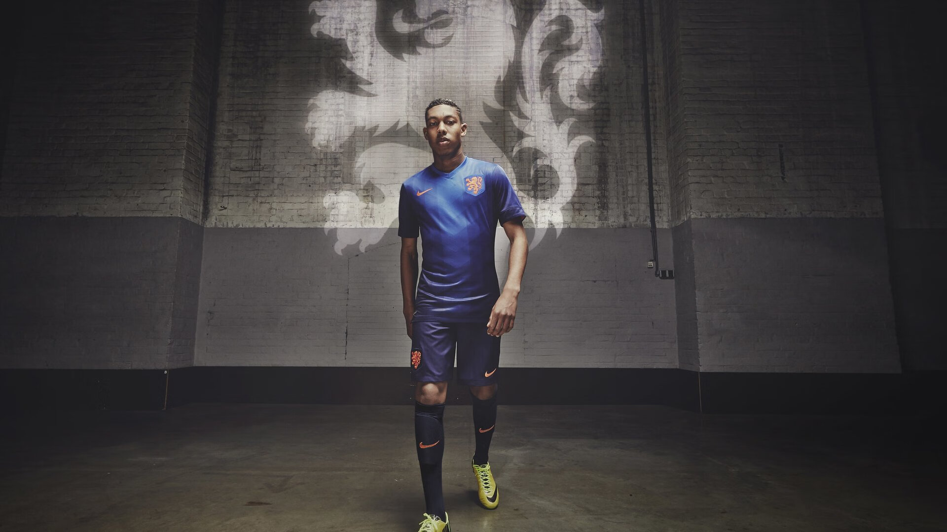 欧洲杯巅峰之战:战术对拼令人目不暇接,欧洲杯最争议一幕