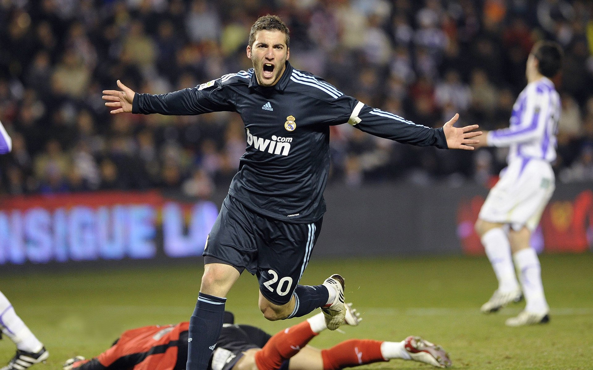 美国队接力配合默契表现完美,美国队接力赛