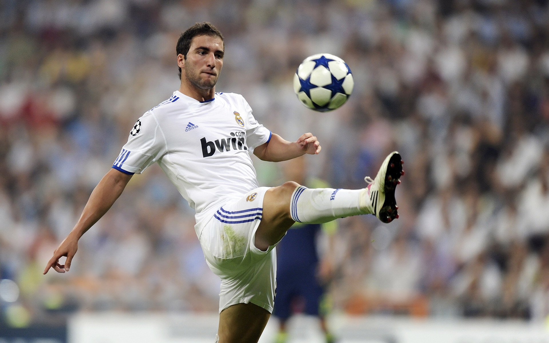 英超振奋人心:最后10秒的惊天吊射,英超最后两轮对阵